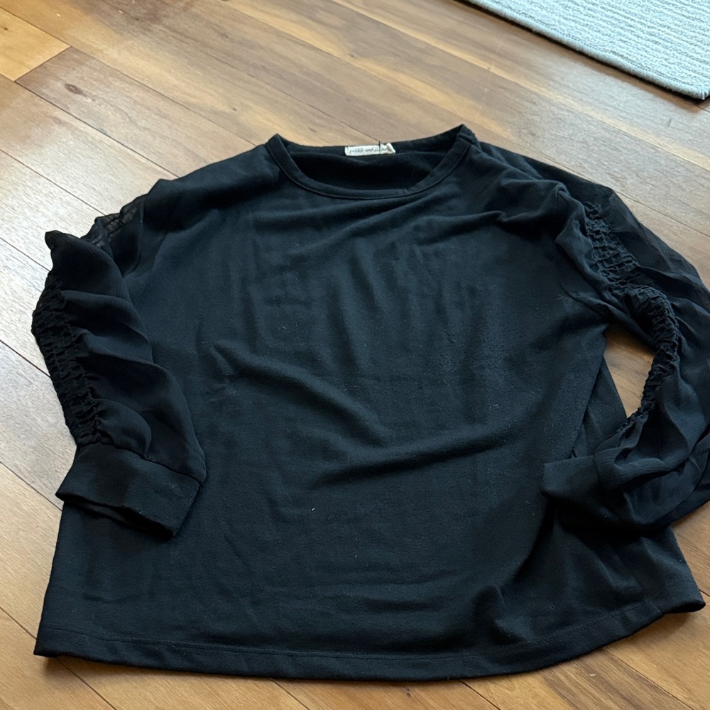 Pebble & Stone Women's Black Long-Sleeve Ruffle-Sleeve - Size S!